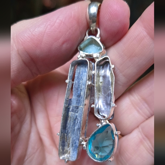 Larimar Blue Topaz Pearl & Kyanite sterling silver pendant - Picture 5 of 6